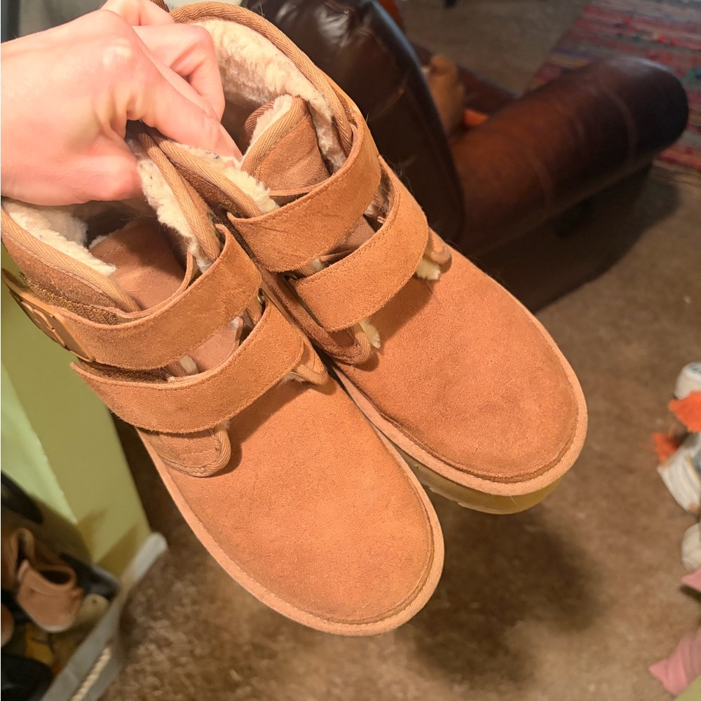 Ugg platforms 
Size 7 
Color chestnut